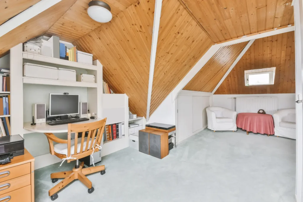 Потолок в деревянном доме