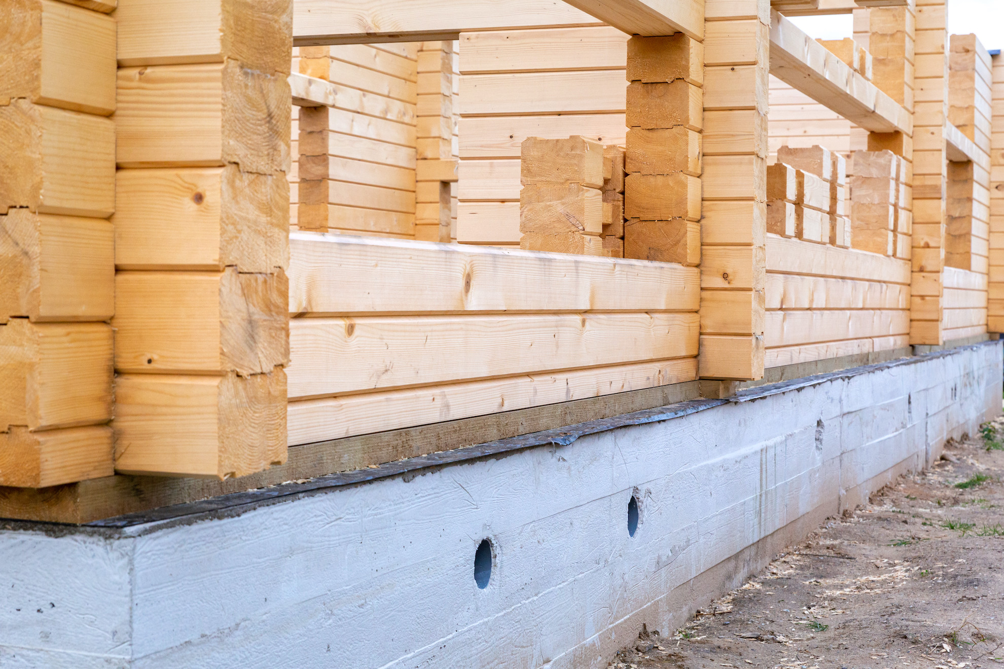 Монтаж пола в доме из бруса