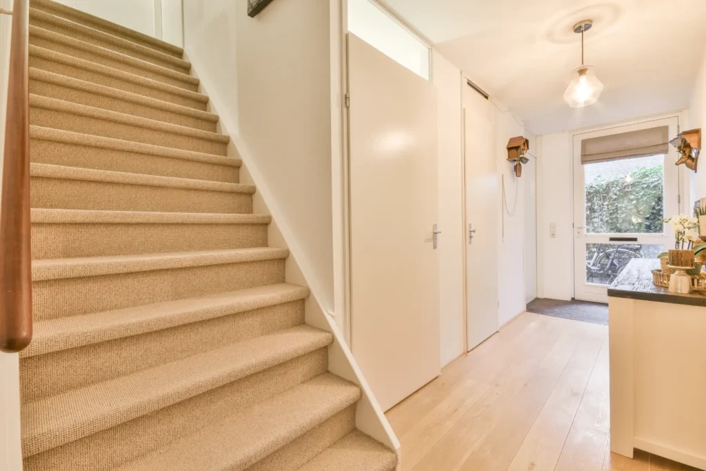 Крутые деревянные лестницы