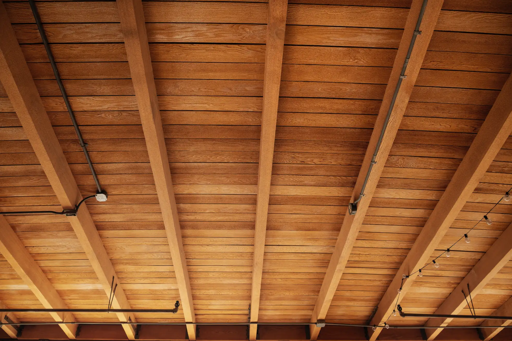 Потолок в деревянном доме