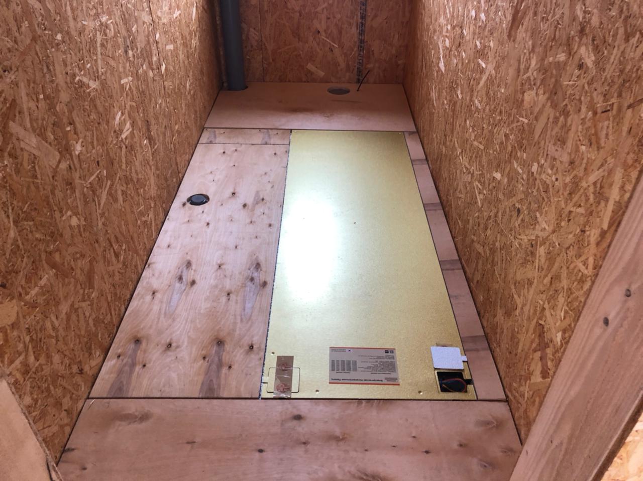 Продолжение монтажа теплого пола в доме из СИП-панелей с помощью электрических нагревательных панелей Хотпанел.