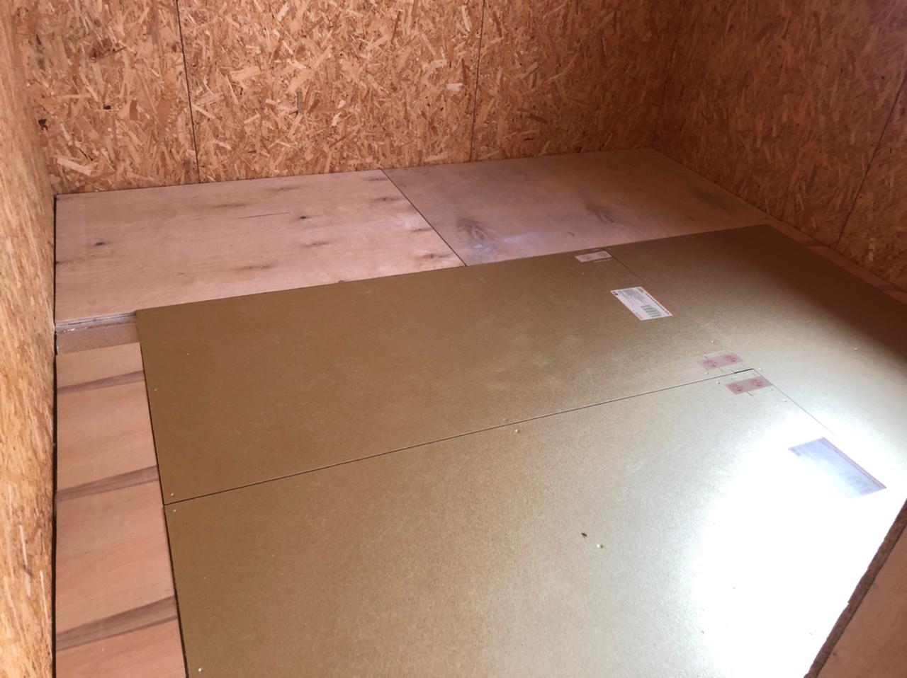 Продолжение монтажа теплого пола в доме из СИП-панелей с помощью электрических нагревательных панелей Хотпанел.