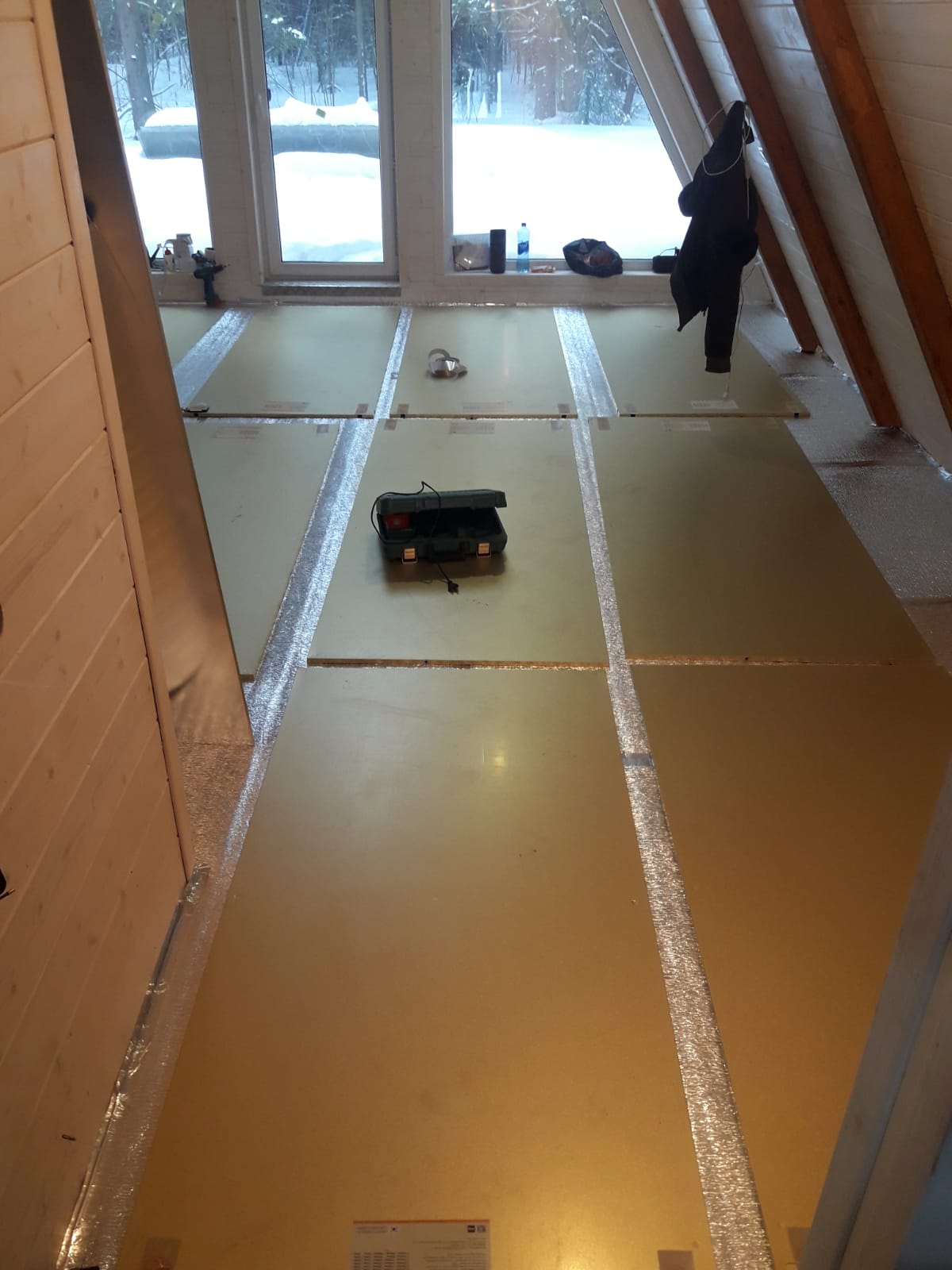 Отопление А-фрейм дома электрическими панелями Хотпанел